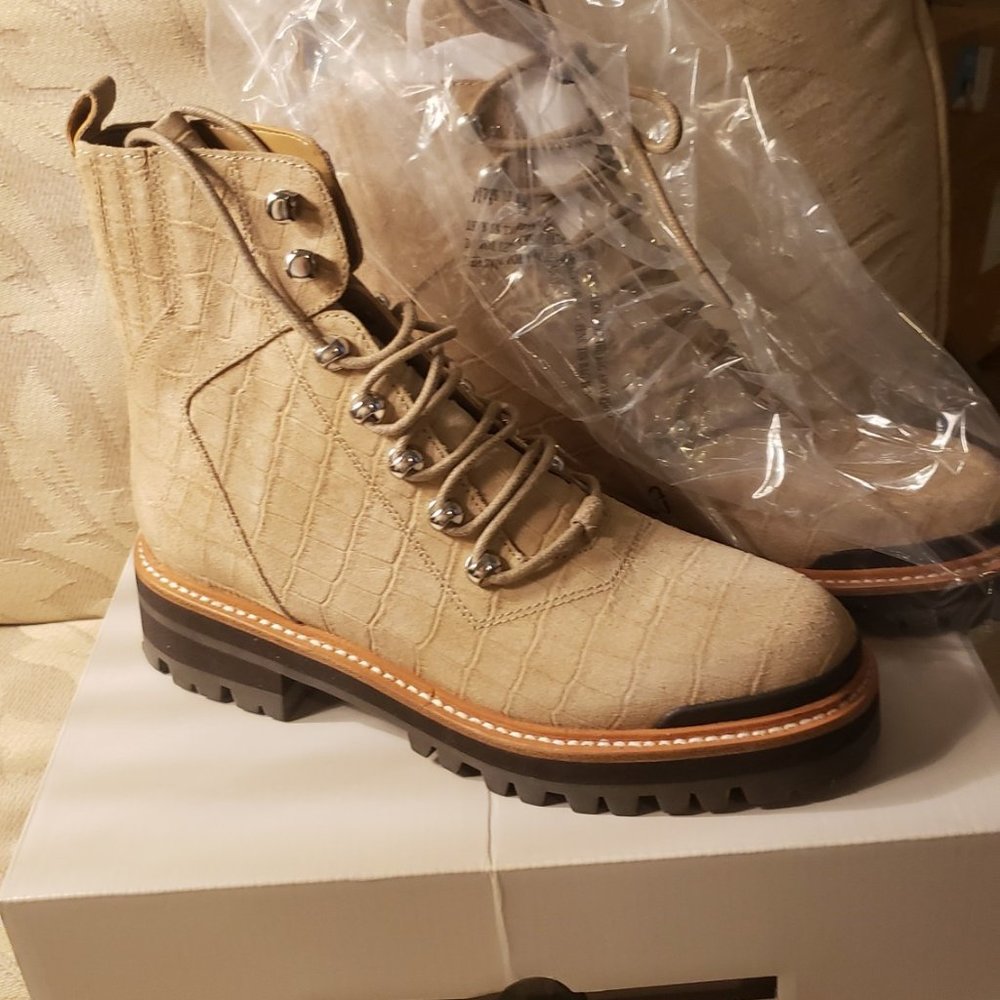 Marc Fisher Izzie 2 Combat Boots Noiziette Suede -Tan